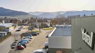 Firmenareal von Ystral in Ballrechten-Dottingen. Bis Oktober soll hier ein neues Versuchsgebäude entstehen.  (Bild: Ystral)