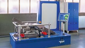 Das Bild zeigt die vollautomatisierte Messanlage für gezogene Edelstahlrohre. (Bild: Schoeller)