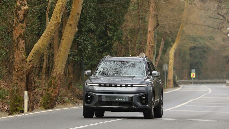 Dass der Torres kein Dynamiker ist, spürt man allerdings auf kurvigen Straßen. (Bild: KGM)