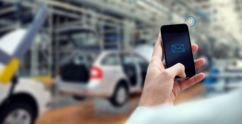 Das Alarm Control Center der Alarm IT Factory GmbH ist ein flexibles System zur schnellen und sicheren Benachrichtigung. Es überträgt Meldungen aus Leit- und Visualisierungssystemen an Smartphones, Telefone oder Pager. Die Meldungen werden dabei direkt und vollautomatisch an die verantwortliche Person oder Personengruppe gesendet. Reagiert der Empfänger in der vorgegebenen Zeit nicht auf eine Meldung, geht diese umgehend vom System an weitere Empfänger. 
Durch die Modularität des Alarm Control Centers kann sich dieses in die bestehende Telekommunikationsinfrastruktur nahtlos integrieren. Das Alarm Control Center unterstützt alle gängigen Medien wie SMS-Versand, E-Mail, Sprachausgabe an Telefone, Pager-Systeme und Textausgabe auf Schnurlostelefone. Für iPhone, iPad und Android steht die ACC App zur komfortablen Darstellung der Meldungen zur Verfügung.
Alarm It Factory auf der SPS IPC Drives 2018: Halle 6, Stand 6-253 (Alarm IT factory)