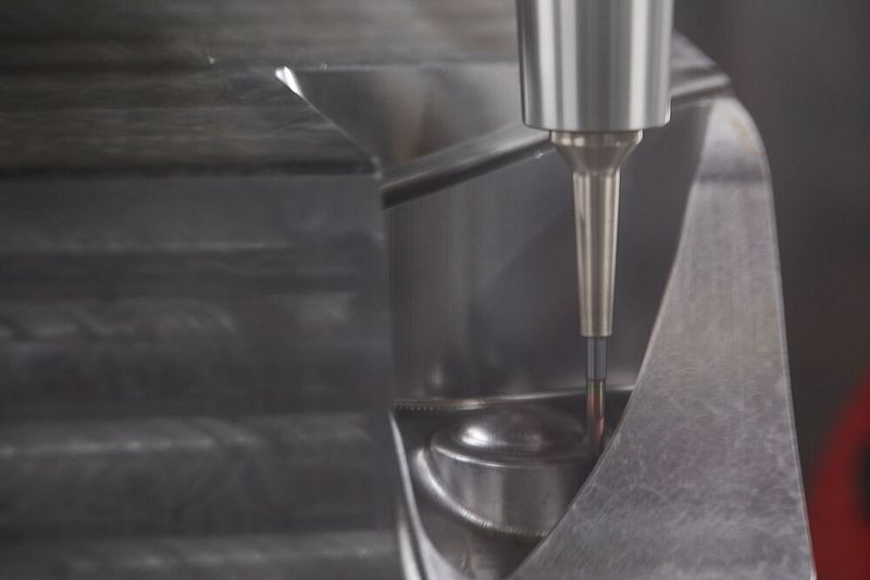 Auf der Portalfräsmaschine von Trimill läuft eine typische Formenbauanwendung. (Bild: Maschinenmarkt/rw)