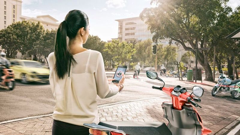 Ergänzend zum digitalen Batteriepass führt Bosch mit Battery in the Cloud einen cloudgestützten Service ein, der Motorradhersteller bei der kontinuierlichen Überwachung, Prognose und Verbesserung des Batteriezustands unterstützt. (Bild: Bosch)