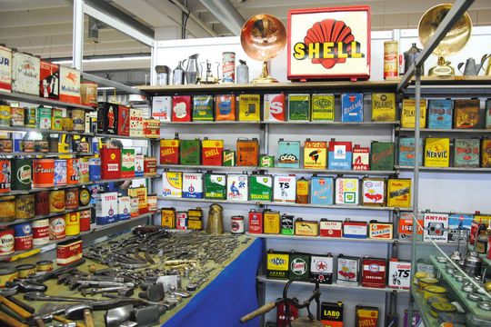 Viele der einst bekannten Ölmarken sind mittlerweile Geschichte. Die eine oder andere wurde aber sogar reaktiviert. Dennoch heißt es bei Ölen für Young- und Oldtimer „Augen auf!“ bei der Qual der Wahl. Viele der einst bekannten Ölmarken sind mittlerweile Geschichte. Die eine oder andere wurde aber sogar reaktiviert. Dennoch heißt es bei Ölen für Young- und Oldtimer „Augen auf!“ bei der Qual der Wahl.
