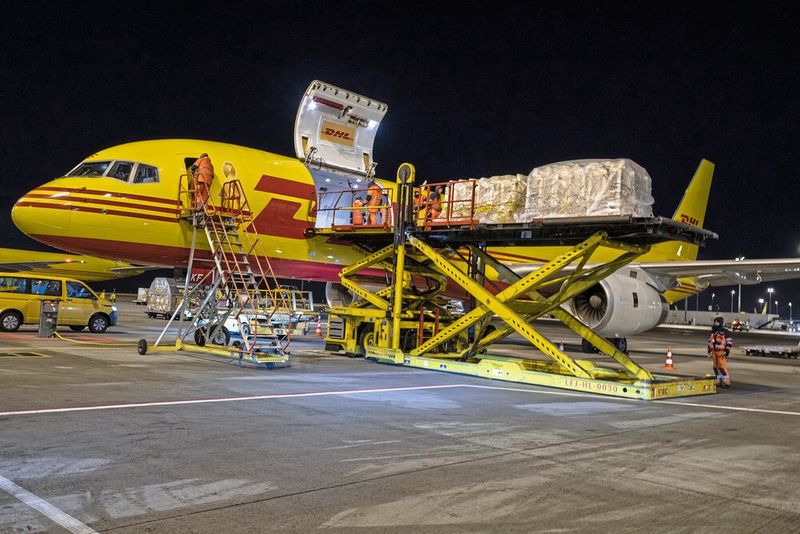 DHL Express ist optimal für die Auslieferung von Covid-19-Impfstoffen aufgestellt.