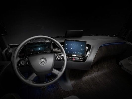 Der Mercedes-Benz Future Truck 2025: Weltpremiere der spektakulären Studie des Lkw von morgen – autonome Fahrt in eine faszinierende Zukunft (Mercedes-Benz)