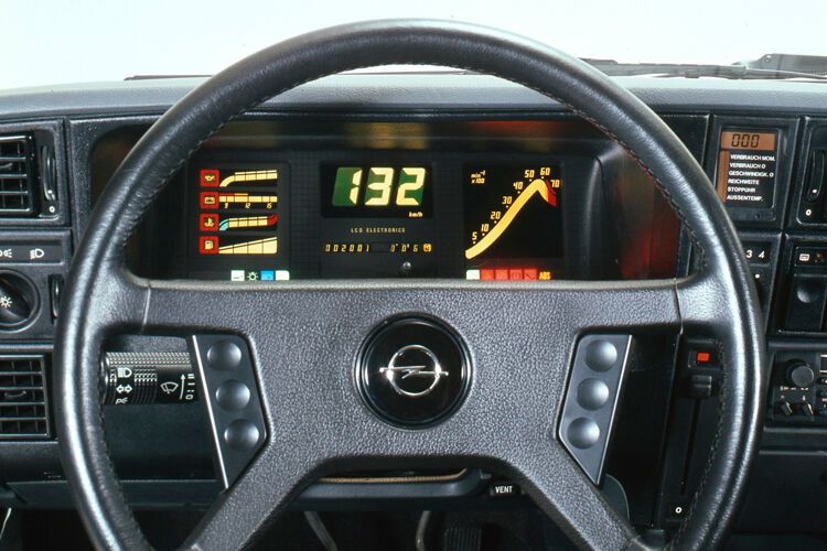 Kleinteilige, bunte Digitalanzeigen, wie im Sportcoupé Opel Monza, wurden auch gerne Mäusekino genannt. (Bild: Opel)