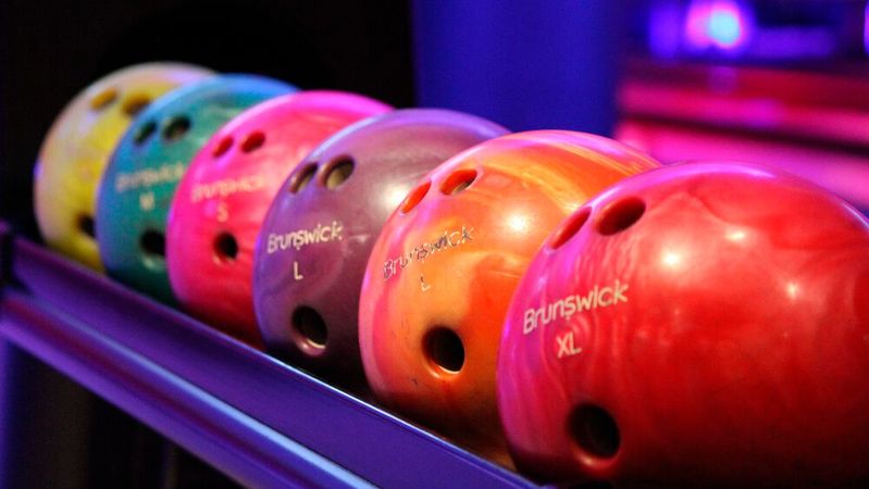 Bowlingkugeln kommen bei der Fahrzeughomologation nicht zum Einsatz.(Bild:  frei lizenziert /  Pixabay)