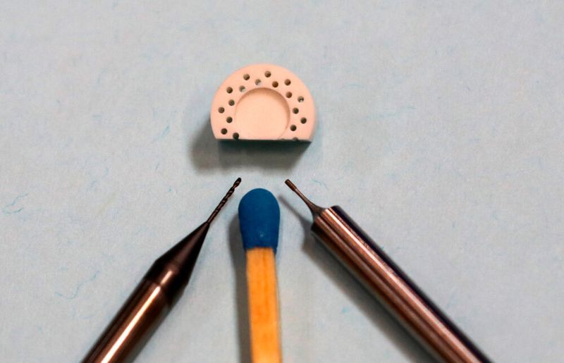 Fuchshofer managing director Hannes Fuchshofer and Kern area sales manager Peter Schöps know what the Kern Micro HD can do but are nevertheless amazed by the milled notches and holes in the micrometer-sized ceramic part.  (Kern Microtechnik)