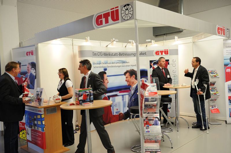 Viel mehr als nur die Hauptuntersuchung: Die GTÜ bietet den Kfz-Werkstätten einen umfassenden Service: von der Oldtimerbegutachtung über die HU sowie Gutachten bis hin zum Umweltschutz  können die GTÜ-Sachverständigen und Ingenieure das Gewerbe unterstützen. (Archiv: Vogel Business Media)