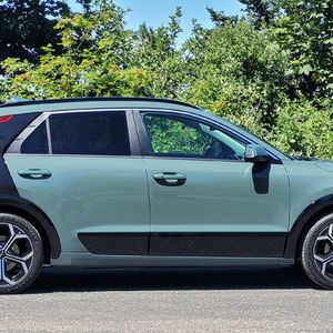 Neben einem Hybrid und einem Plug-in-Hybrid ...(Bild:  Wehner/Vogel Communications Group)