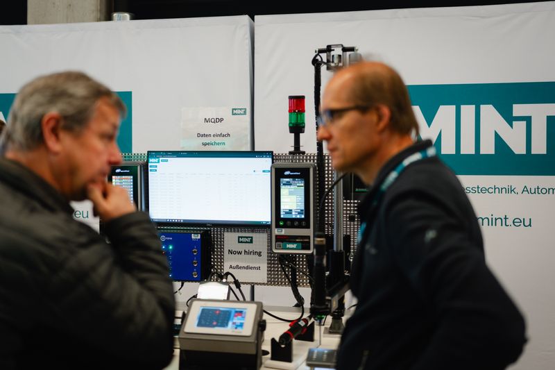 Besucher konnten ihre Probleme direkt mit den Fachexperten diskutieren. (Bild: tinografiert)