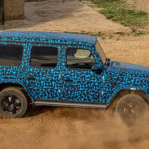 Von außen betrachtet sieht der EQG wie eine klassische G-Klasse aus.(Bild:  Mercedes-Benz)