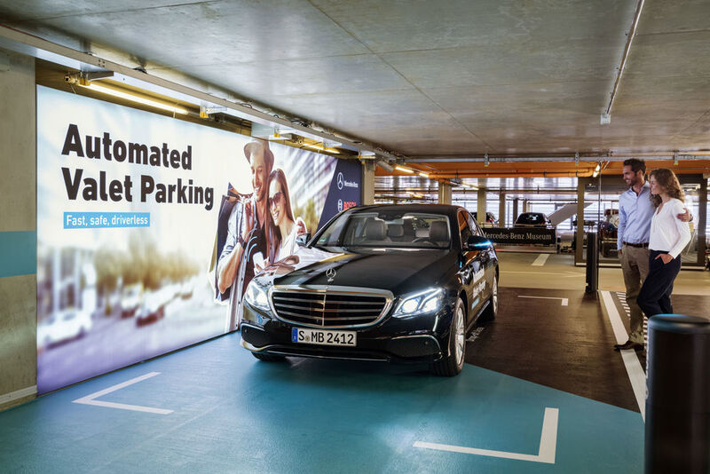 Bosch und Daimler realisieren im Parkhaus des Mercedes-Benz Museums in Deutschland das fahrerlose Parken. (Daimler)