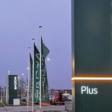 Das Gebrauchtwagenprogramm Skoda Plus bekommt ein neues Erscheinungsbild, angelehnt an die veränderte CI im Handel. (Bild: Schandert)