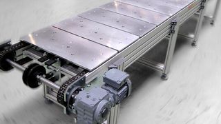 Das Umlaufsystem UMS von Minitec benötigt sehr wenig Raum für die Verkettung von Bearbeitungsmaschinen oder für Roboterzuführungen. (Bild: Minitec)