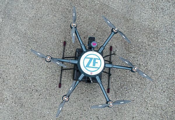 Bis zu drei Kilogramm Nutzlast und 30 km/h schnell: Die Akkus der ZF-Drohne, eines Hexacopters, genügen für etwa 30 bis 40 Minuten Flugbetrieb. (ZF)