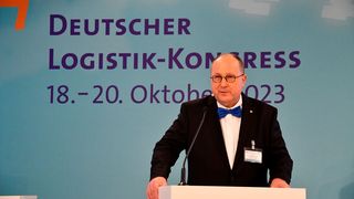 BVL-Vorstandsvorsitzender Prof. Dr.-Ing. Thomas Wimmer: „Wir wollen nicht hipp sein, wir wollen Nutzwert produzieren – naja, vielleicht auch ein bisschen hipp sein.“ (Bild: Maienschein)