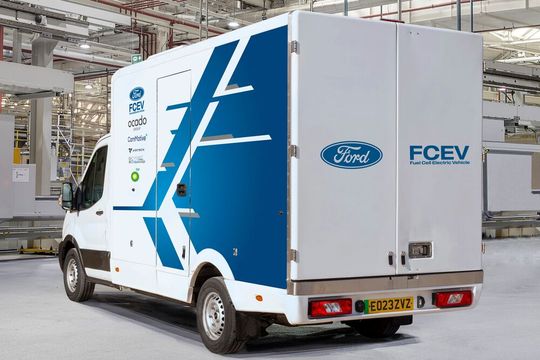 Der britische Online-Lebensmittelhändler Ocado Retail wird die Transit in seinem Lieferdienst einsetzen.(Bild:  Ford)