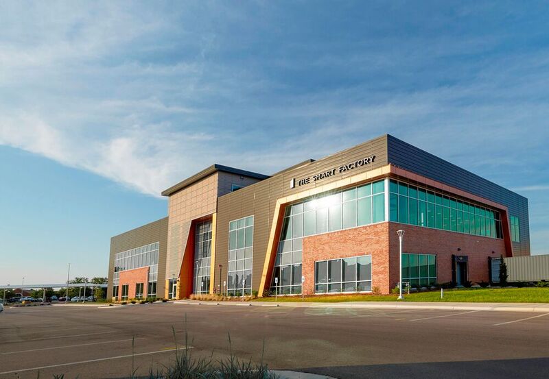 Siemens Digital Industries Software den Bereich „eXplore Live“ in der „Smart Factory @ Wichita“ eröffnet. Dieser Schritt gibt Unternehmen noch mehr Chancen, die Digitalisierung zu beschleunigen oder ihren Bedürfnissen anzupassen. Hier mehr dazu ...