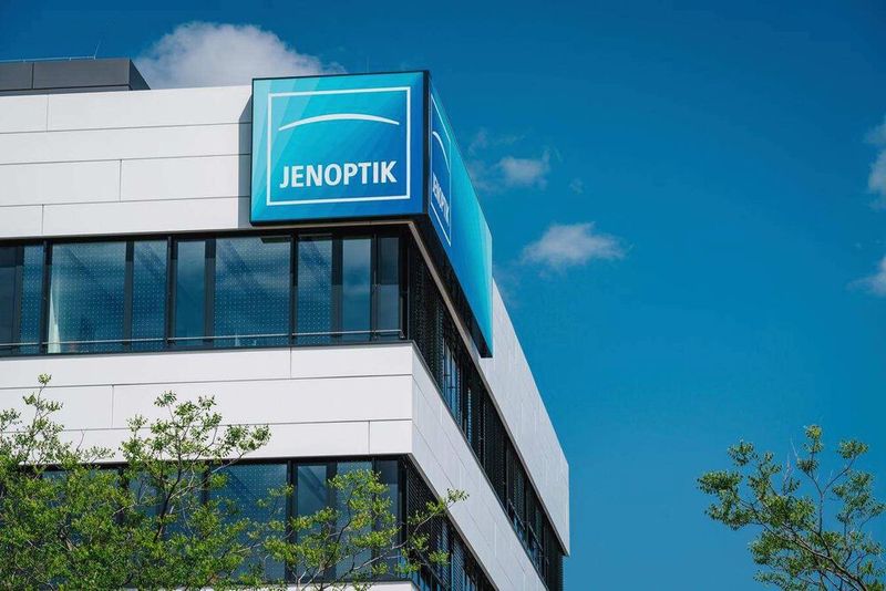 Impressionen von der Eröffnungsfeier im Mai 2025 für das neue Jenoptik-Werk in Dresden. (Bild: Jenoptik AG)