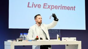Mit Experimentalvorträgen schärft Asecos das Gefahrenbewusstsein der Teilnehmer. (Bild: Asecos)