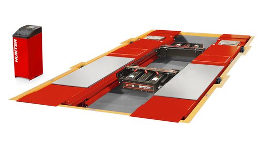 Die Hebebühnen werden ebenerdig in den Werkstattboden eingelassen.(Bild:  Hunter)