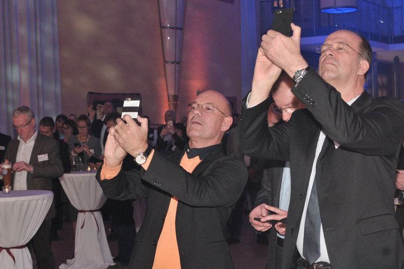 Dann muss das Publikum zu den Smartphones greifen, um über die Platzierungen abzustimmen. (Zietz/»kfz-betrieb«)