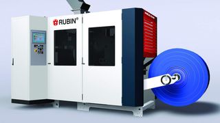 Mit einer Leistung von 400 Sack/h eignet sich die FFS-Maschine Rubin für die Absackung kleiner oder nur unregelmäßig anfallender Chargen. (Bild: W&H)