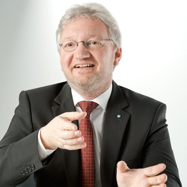Volker Blandow, Global Head of E-Mobility, TÜV SÜD: „Die aktuellen Elektroautos waren nie für den Massenmarkt gedacht, während sich die Autos der kommenden Generation in vielen Anwendungen erstmals rechnen.“ (Bild: TÜV SÜD)