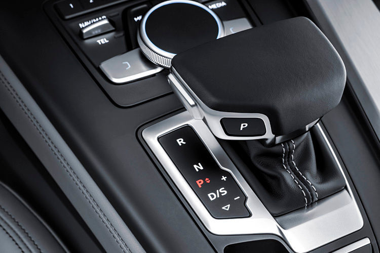Sechsgang-Schaltgetriebe, 7-Gang-Doppelkupplungsgetriebe S tronic oder 8-Gang-Automatikgetriebe tiptronic, Front- und quattro-Antrieb – für die Kraftübertragung in den neuen A4-Avant-Modellen gibt es unterschiedliche Optionen. (Bild: Audi)