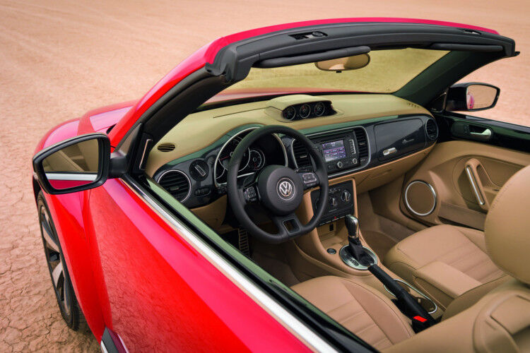 Die Preise für das Cabrio beginnen bei 21.350 Euro. Die ersten Kunden-Auslieferungen werden im Februar 2013 erfolgen. (Foto: VW)