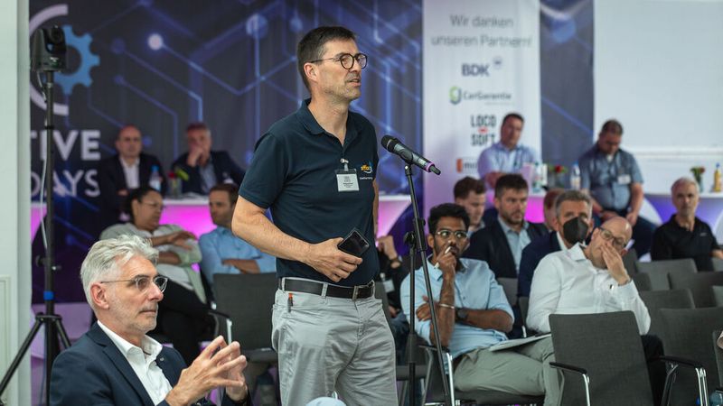 Immer wieder gab es aus dem Publikum Fragen und Anregungen. Viele Teilnehmer berichteten danach, sie hätten auf den Automotive Business Days wertvollen fachlichen Input bekommen. (Bild: Stefan Bausewein)