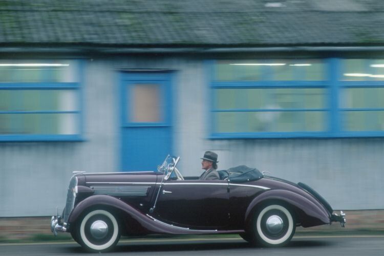 Im Opel Super 6 sorgte ein 2,5 Liter Sechszylindermotor mit 55 PS für souveränen Vortrieb. 3.350 Reichsmark kostete die Limousine, für 4.326 Reichsmark erhielt man das Viersitzer-Cabriolet. Im Bild ein seltener Roadster von Gläser (Dresden). (Foto: Opel)