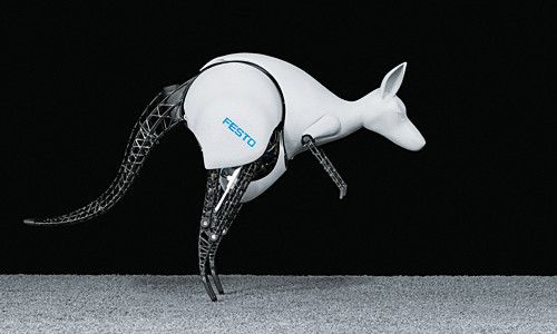 Dynamischer Absprung: hohe Sprungkraft durch pneumatische Antriebe. (Festo)