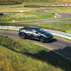 Using a modified Lexus, Bosch engineers demonstrated the driving characteristics possible through software parameters.(Image: Bosch)