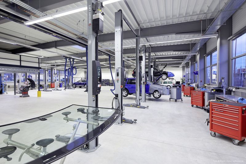 In der Werkstatt selbst ist auf den ersten Blick nichts von günstig zu sehen. An der Arbeitsqualität wird nicht gespart. (VW)