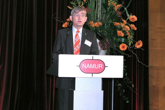 Dr. Norbert Kuschnerus begrüßt die fast 500 Teilnehmer der Namur-Hauptsitzung und leitet über zu... (Archiv: Vogel Business Media)