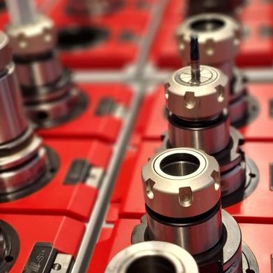 Der Anwender legt die Werkzeugdaten als digitalen Zwilling einmal im Tooldirector VM an und verwendet diesen sowohl für den Einsatz im Edgecam als auch im Haimer-Voreinstellgerät. (Bild: Coscom Computer GmbH)