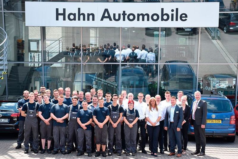 Zu den Top-Ten-Betrieben gehören weiterhin das Team vom Autohaus Hahn in Pforzheim, das ein ereignisreiches Jahr hinter sich hat, ... (Jan Rosenow)