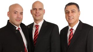 Grigorios Kenanidis (rechts) verstärkt mit Juan Martinez-Garcia (links) die Kundennähe in der Region Hessen sowie Baden-Württemberg und mit Andreas Rogalla (Mitte) den Innendienst mit dem Ziel die Kundenwünsche kurzfristig in qualitativ hochwertige Produkte umzusetzen. (Archiv: Vogel Business Media)