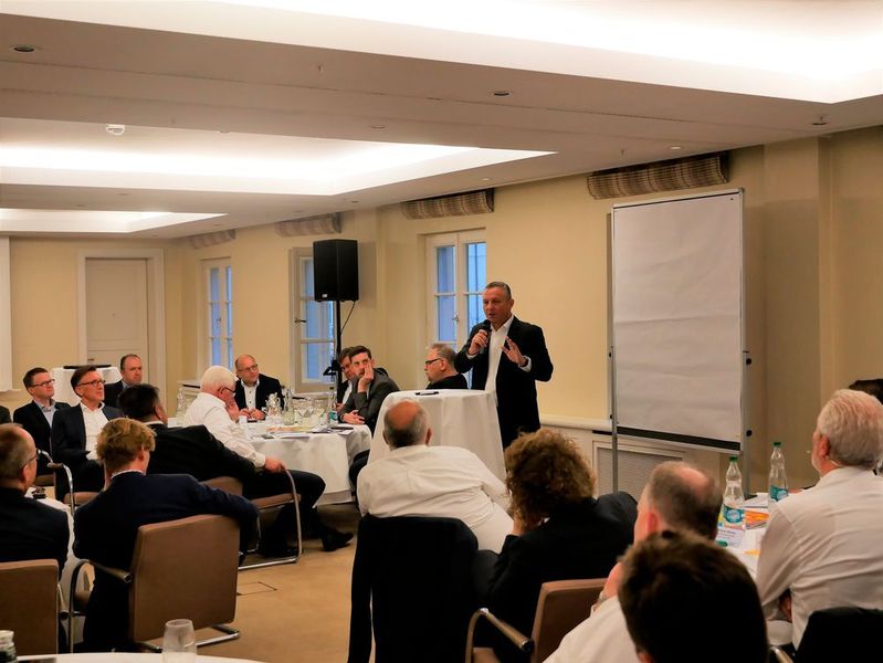 Herbert Bockers, Dimension Data Asia, ergänzte den Exkurs nach Asien mit seinen Erfahrungen als globaler SI mit japanischem Eigentümer. (Vogel IT-Medien GmbH)