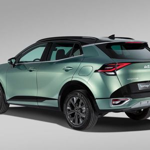 Der neue Kia Sportage hat neben seinen futuristischen Elementen wie den Leuchtgraphiken aber auch etwas Kerniges.(Bild: Kia)