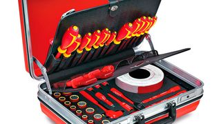 Der 48-teilige VDE-Werkzeugsatz im Koffer eignet sich speziell für Anwendungen im Bereich der Elektromobilität. (Stahlwille)