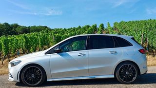 Die Mercedes B-Klasse kommt in der neuen Generation deutlich dynamischer daher als früher. (Mauritz/»kfz-betrieb«)