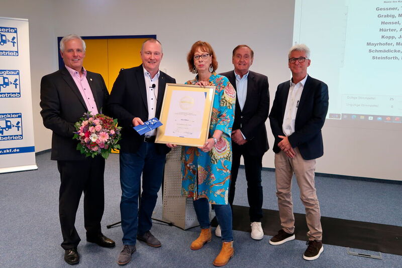 Alice Baker, langjähriges Vorstandsmitglied aus Köln, stellte sich nicht zur Wiederwahl und wurde für ihr Wirken vom ZKF mit der Goldenen Ehrennadel ausgezeichnet. (Bild: Diehl – VCG)