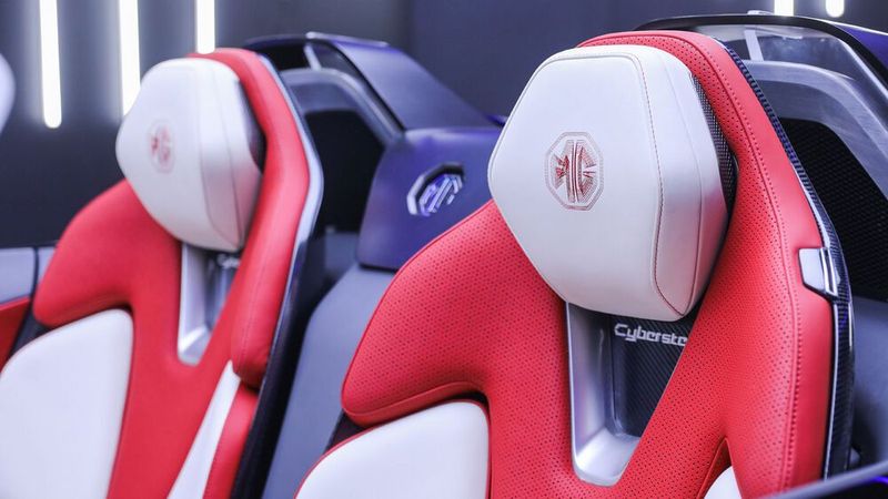 Der MG wartet mit futuristischen Sportsitzen auf.  (Bild: MG)