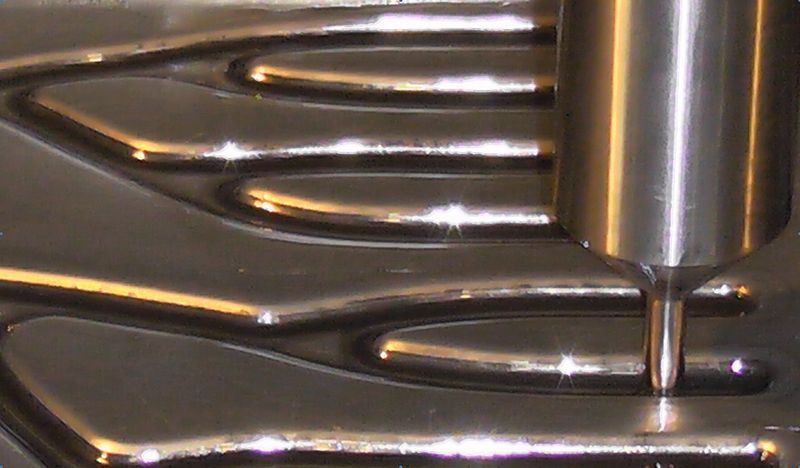 Bild 1: Ein Drückdorn stellt auf inkrementellem Weg Wärmetauscherkomponenten her. (Bild: IWU)