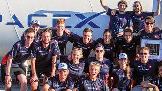 Das Swissloop-Team beim diesjährigen Hyperloop-Wettbewerb. (Swissloop)