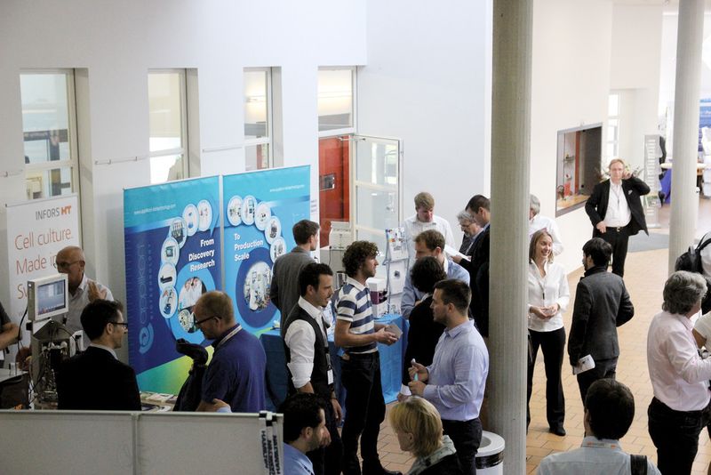 Austausch in der Praxis: Die Biotech 2014 am Biotechnologie-Institut der ZAHW versteht sich als Schnittstelle zwischen Forschung und Anwendung. Natürlich darf da eine kleine Hausmesse nicht fehlen. (PROCESS)