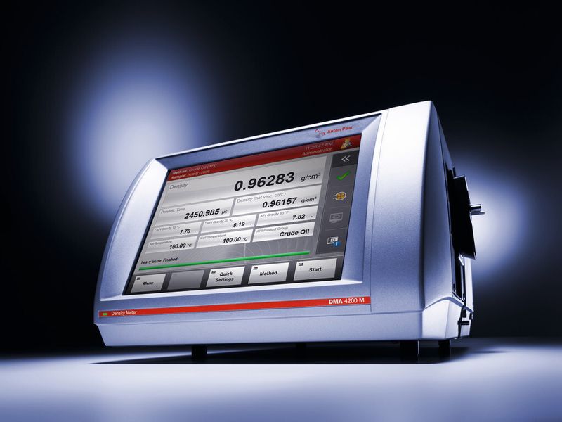 Abb. 1: Das Dichtemessgerät DMA 4200 M benötigt nur geringe Probenmengen und erlaubt auf diese Weise sparsames Messen. (Bild: Anton Paar)